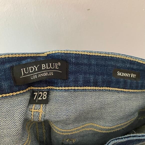Judy Blue Skinny Fit Medium Wash Distressed Jeans Preppy Women's size 7 / 28 - Picture 2 of 12